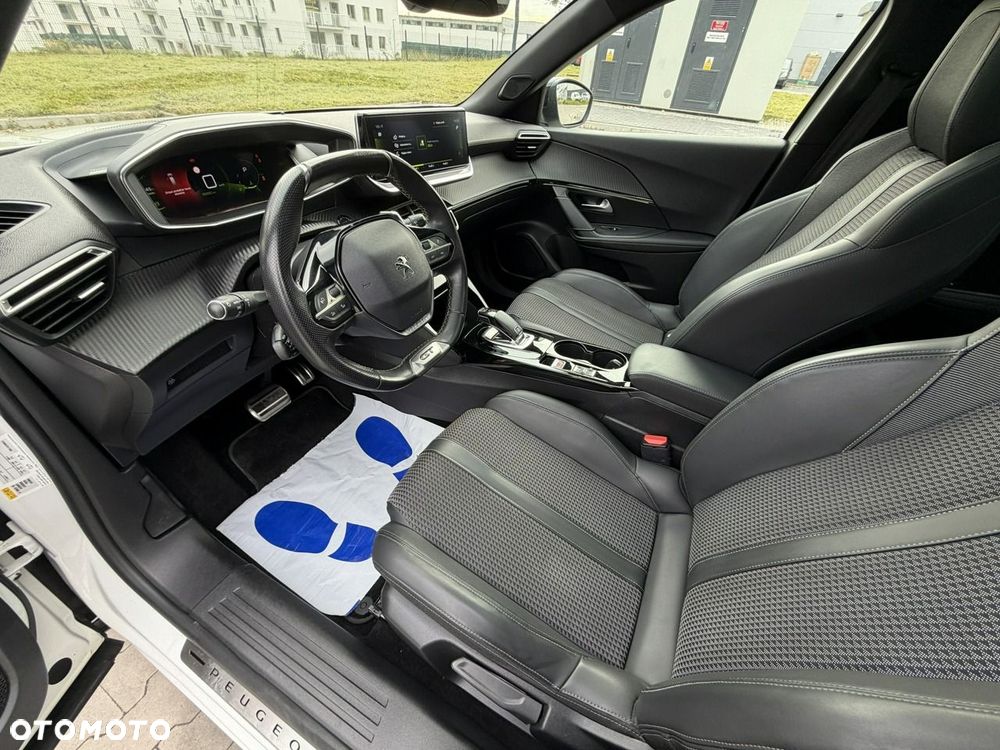 Peugeot 2008 PureTech 130 EAT8 GT - 18