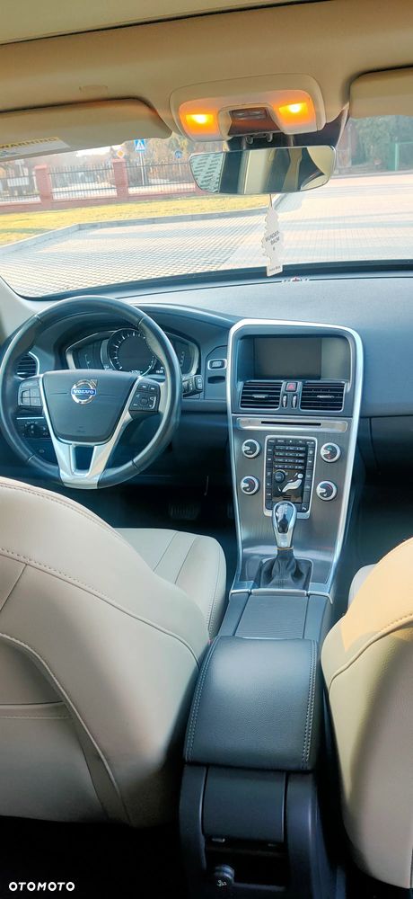 Volvo XC 60 T5 AWD Momentum - 9