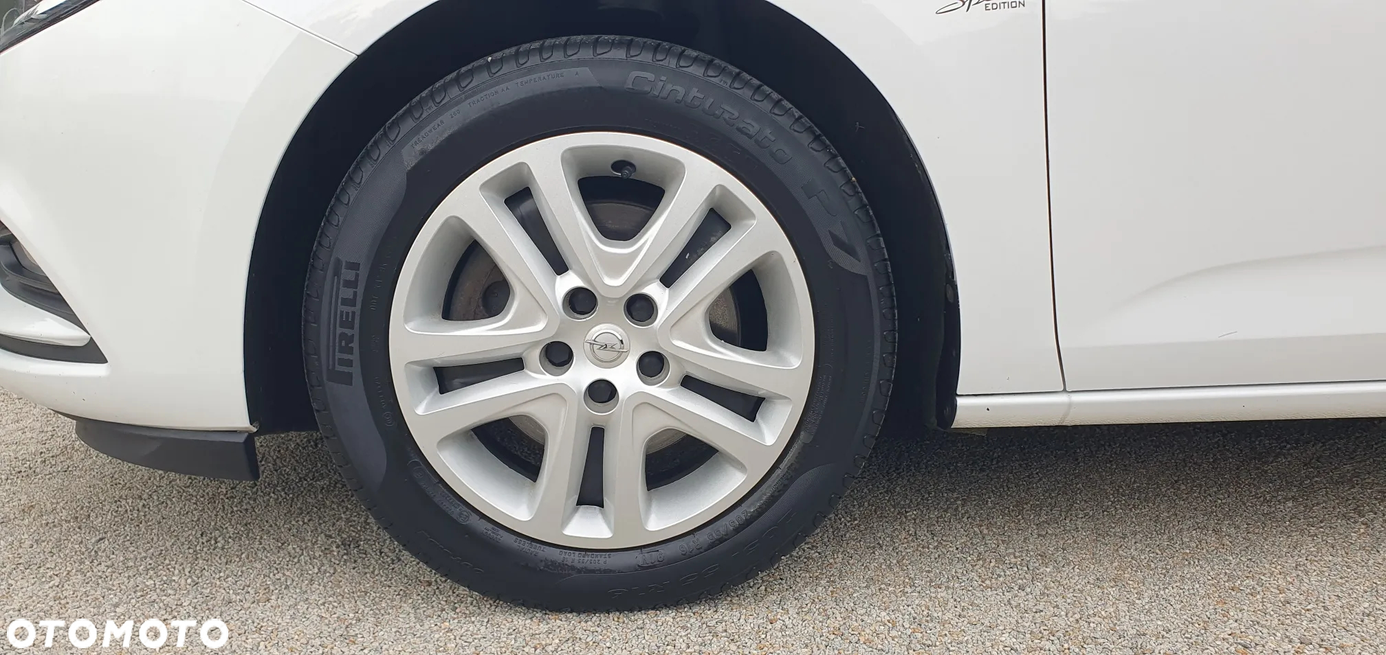 Opel Astra IV 1.6 CDTI Essentia - 12