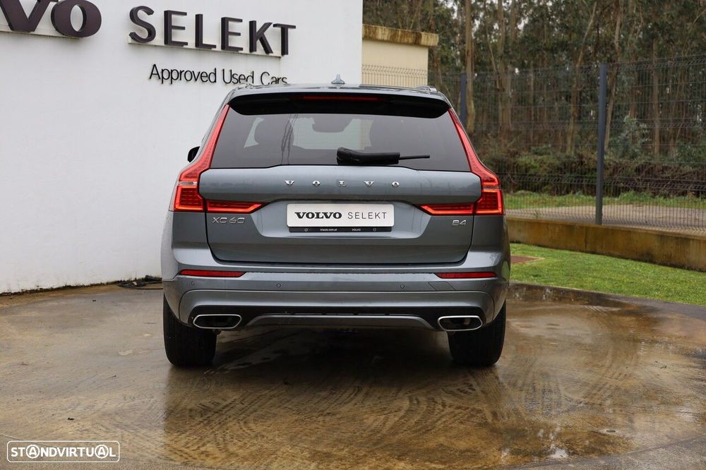 Volvo XC 60 2.0 B4 Plus Dark - 7