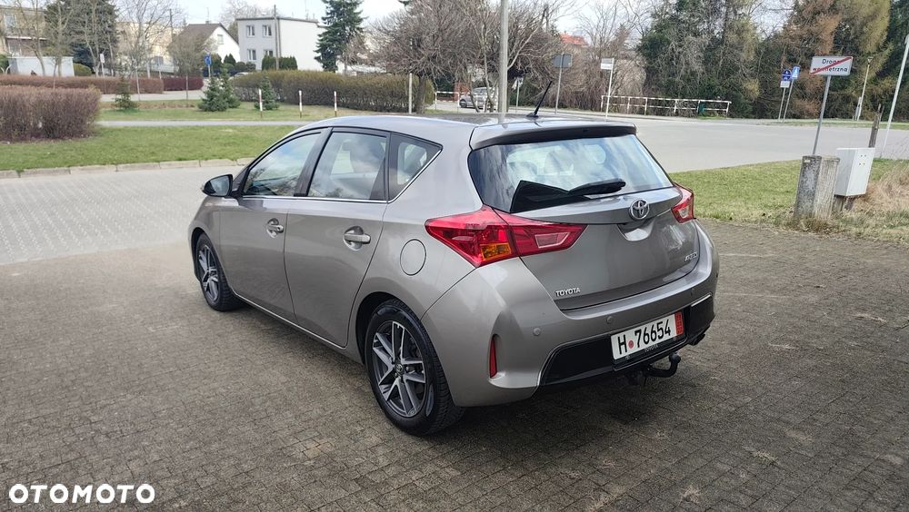 Toyota Auris 2.0 D-4D Luna - 11