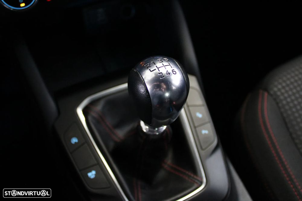 Ford Kuga 1.5 EcoBoost ST-LINE - 20