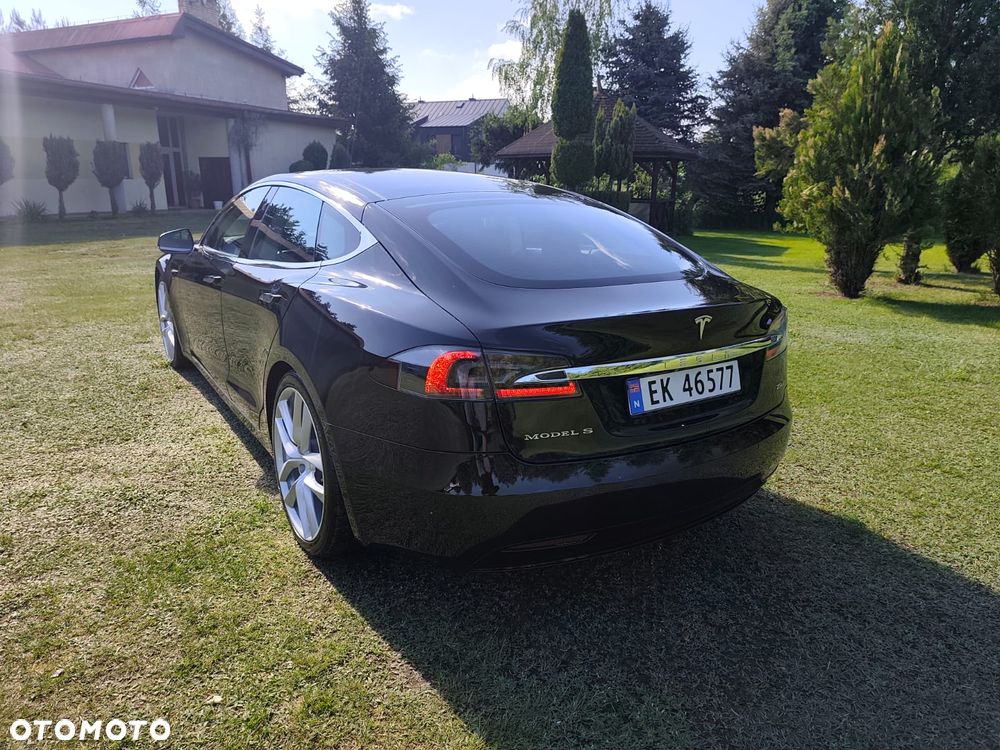 Tesla Model S - 5
