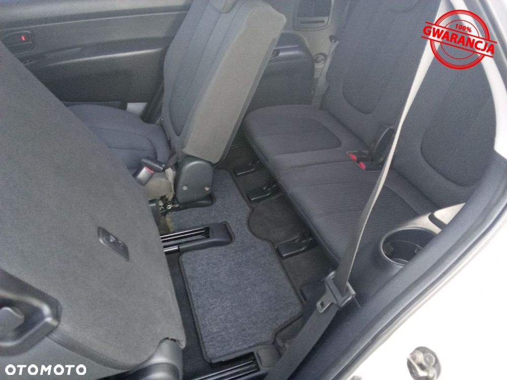 Kia Carens - 28