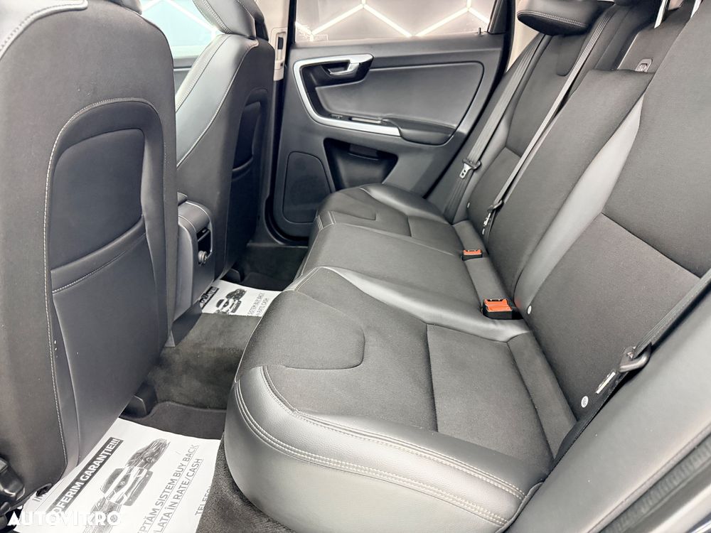 Volvo XC 60 D4 Momentum - 14