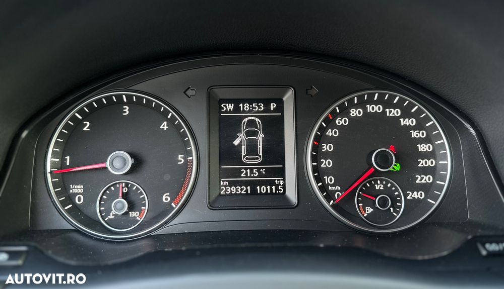 Volkswagen Golf 1.6 TDI DPF DSG Team - 22