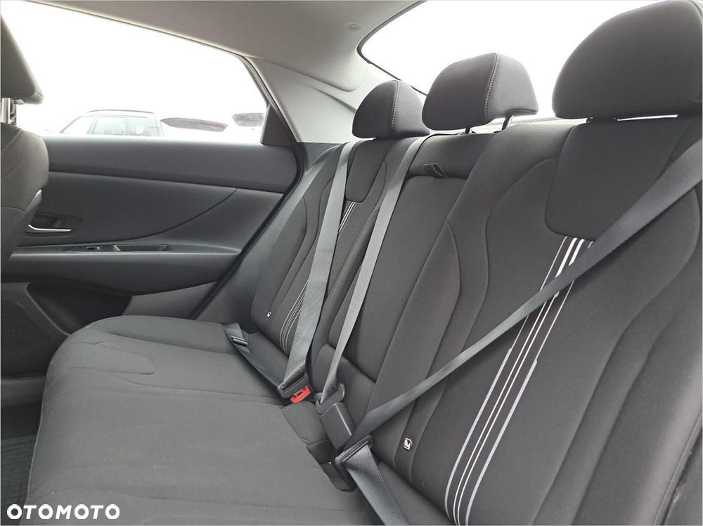 Hyundai Elantra - 17