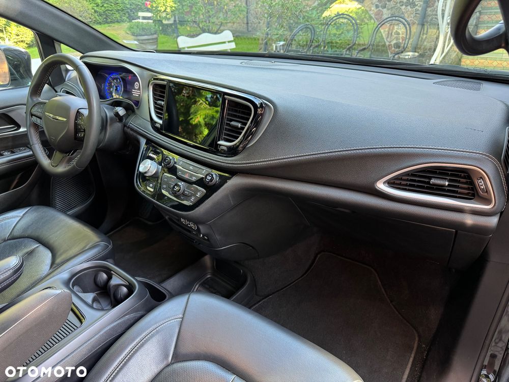 Chrysler Pacifica - 22