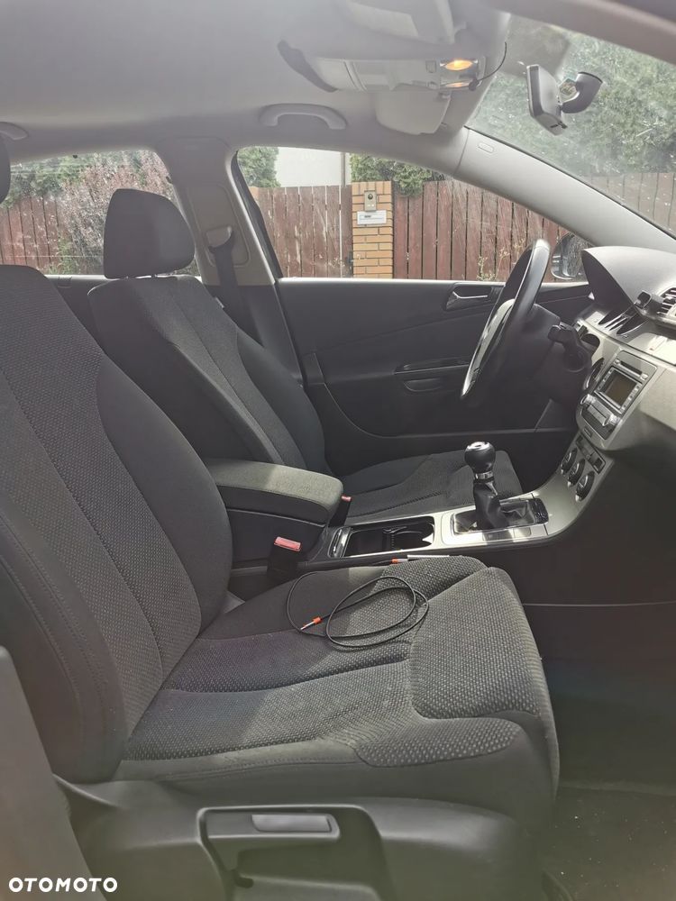 Volkswagen Passat 2.0 TDI Comfortline - 9