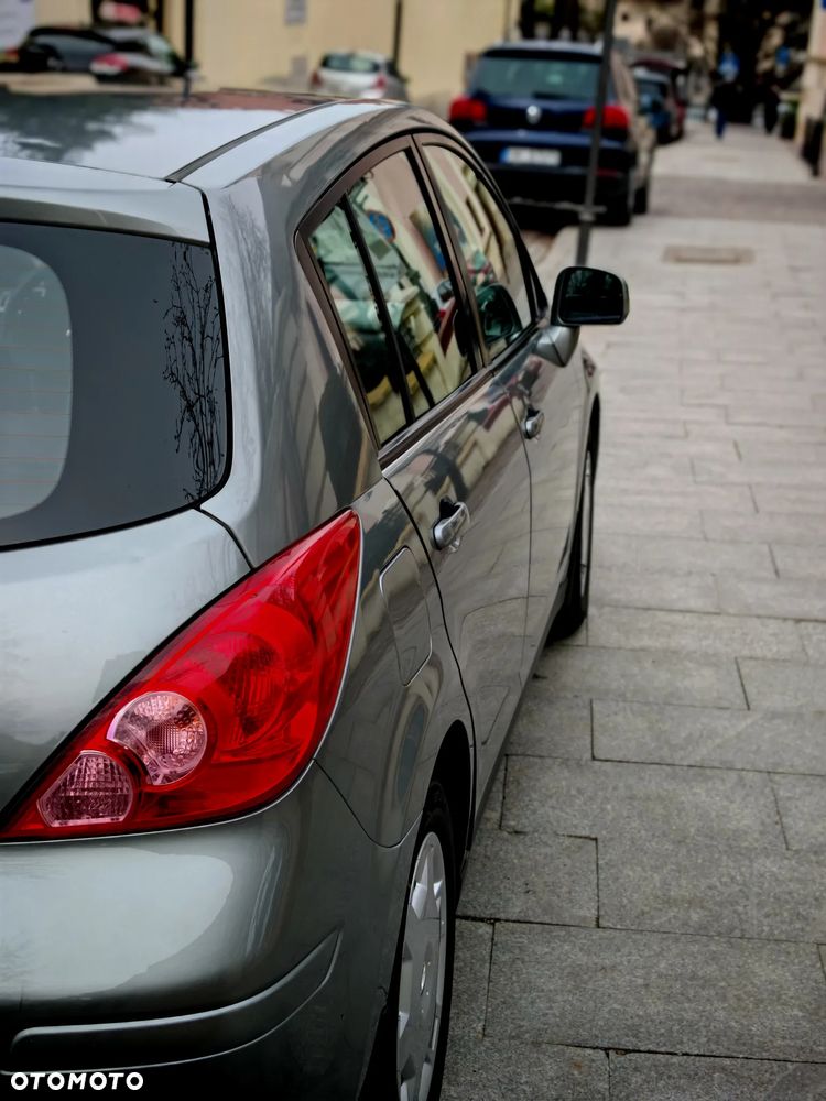Nissan Tiida - 10