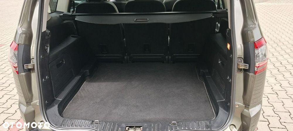 Ford S-Max - 17
