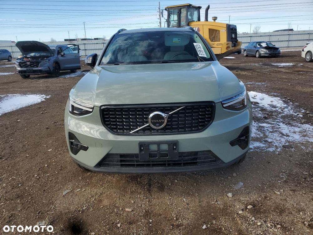 Volvo XC 40 T5 AWD R-Design - 3