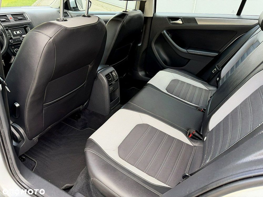 Volkswagen Jetta - 11