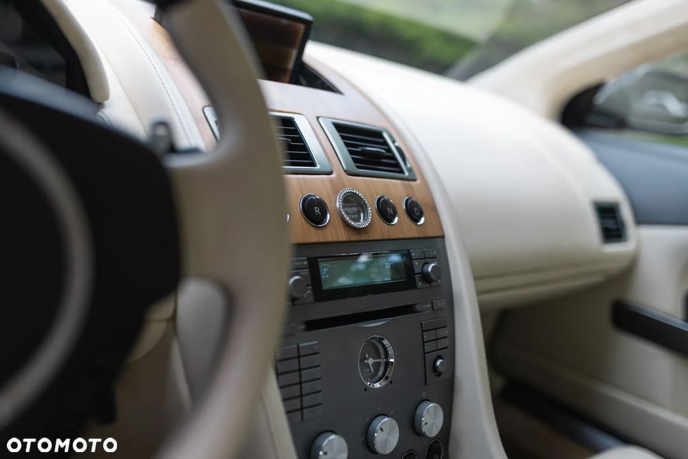 Aston Martin DB9 Touchtronic - 17