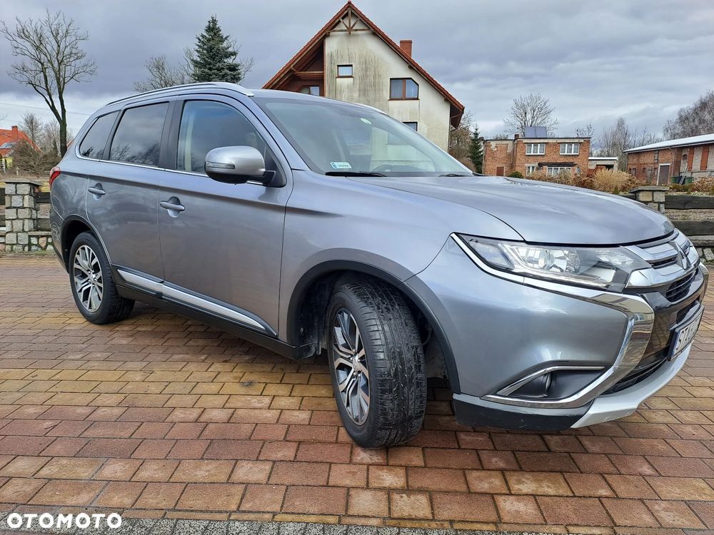 Mitsubishi Outlander - 2