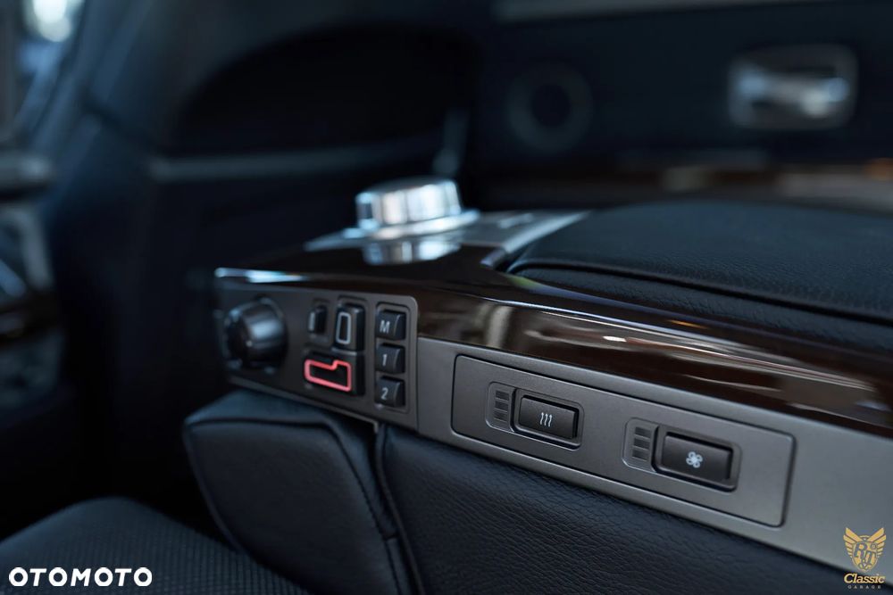 BMW Seria 7 750i L - 24