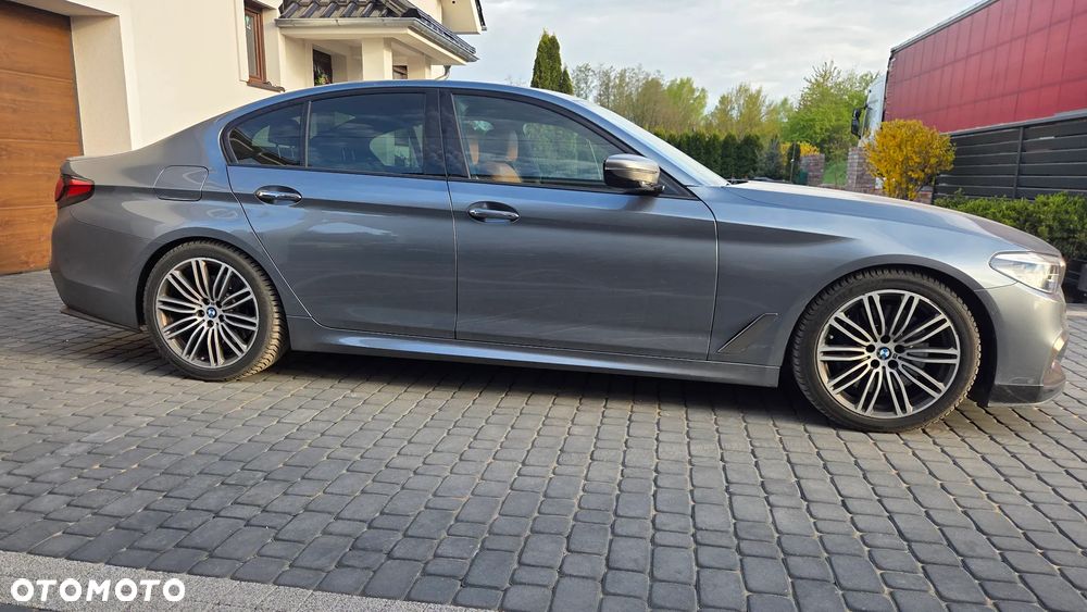 BMW Seria 5 M550i xDrive - 2