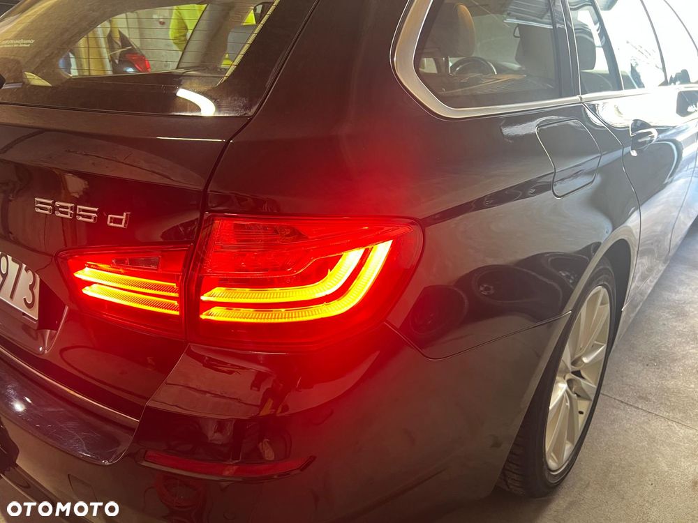 BMW Seria 5 535d Sport-Aut Luxury Line - 7
