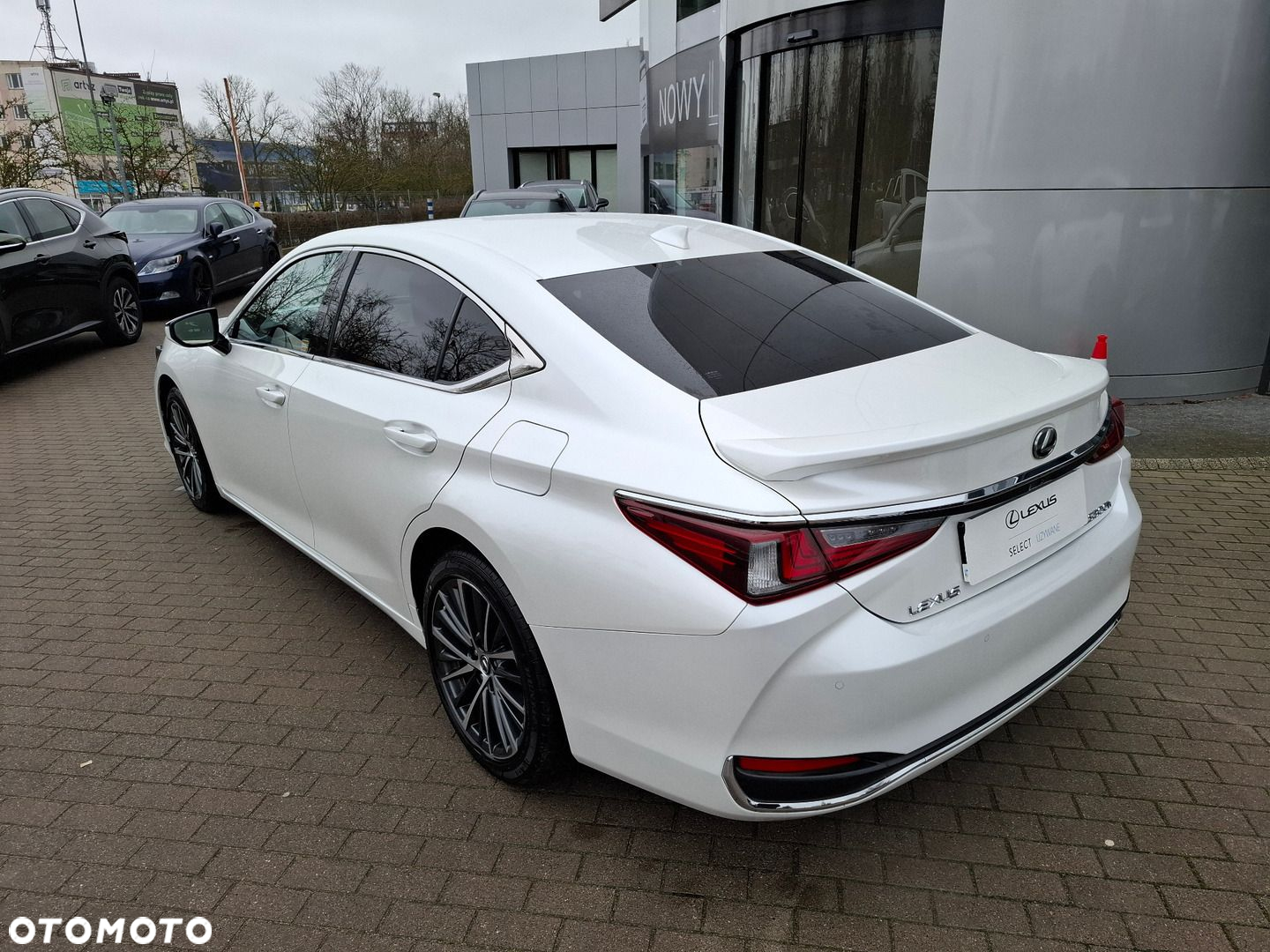 Lexus ES - 3