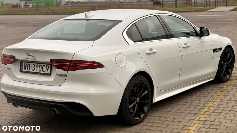 Jaguar XE 2.0 P250 R-Dynamic SE - 10