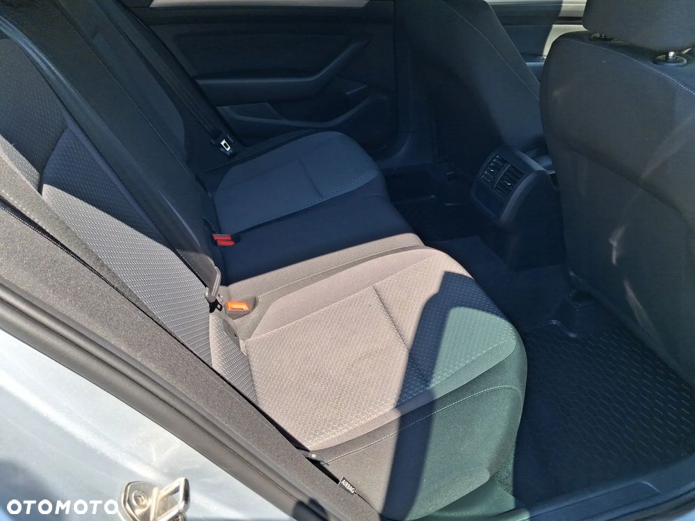 Volkswagen Passat 2.0 TDI EVO Business - 17