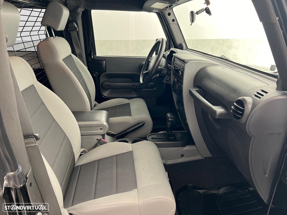 Jeep Wrangler 2.8 CRD ATX Sport - 30