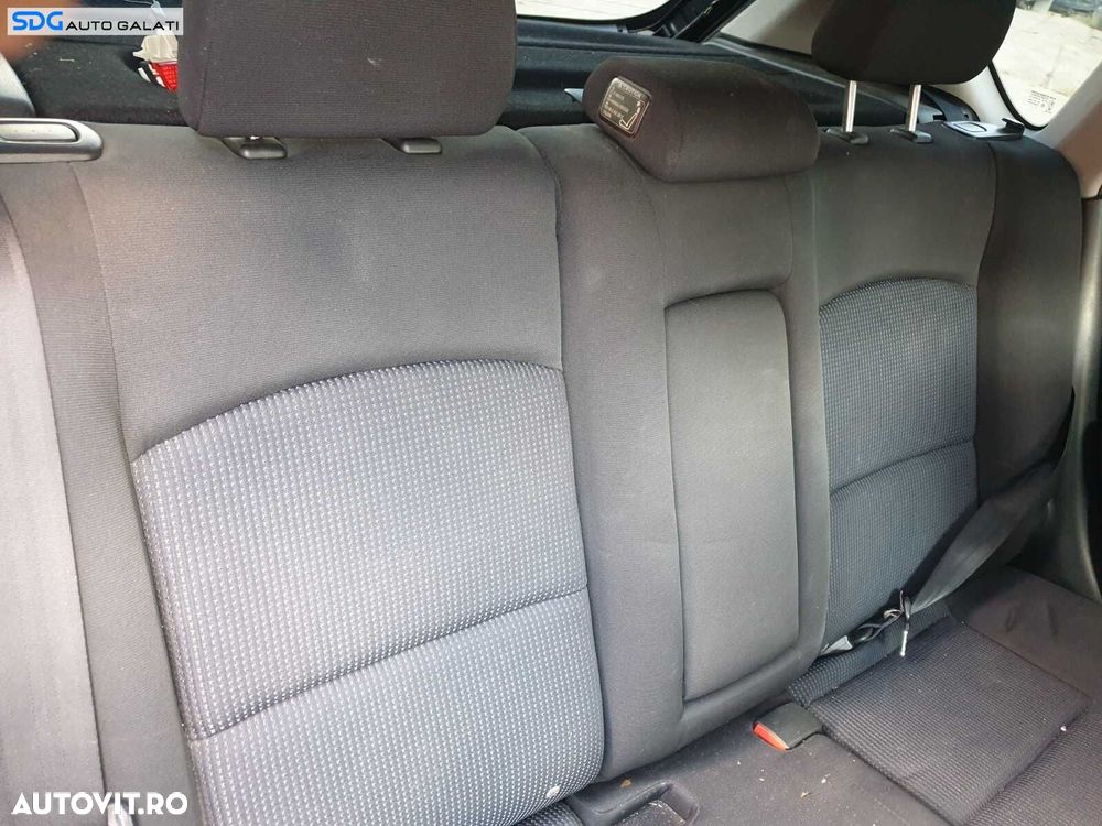 Bancheta Sezut cu Spatar Spate Pasager Pasageri Mazda 3 2003 - 2009 - 2