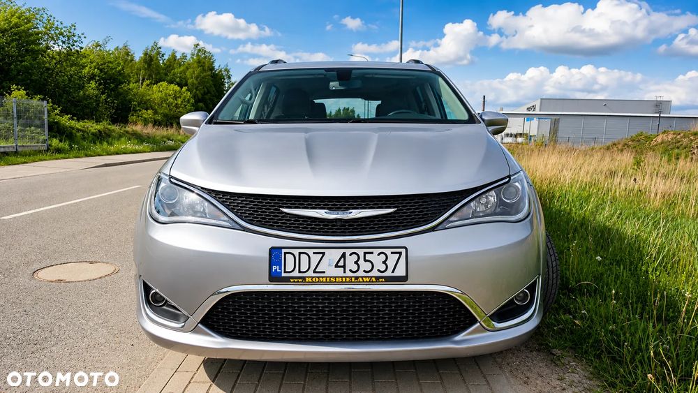 Chrysler Pacifica - 5