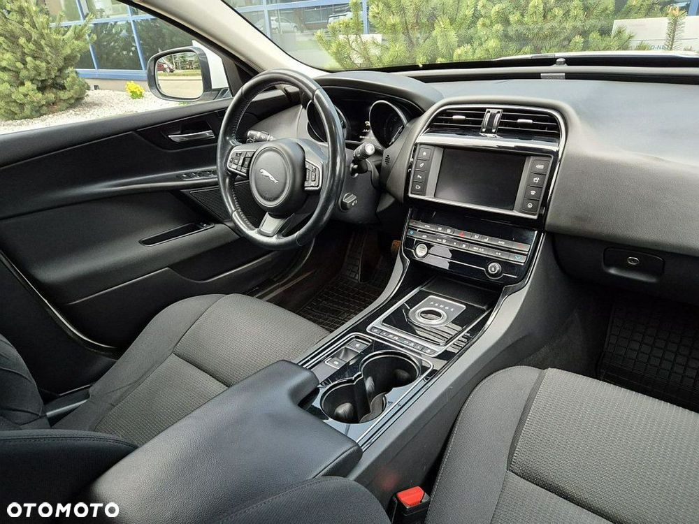 Jaguar XE 2.0 D180 S - 5
