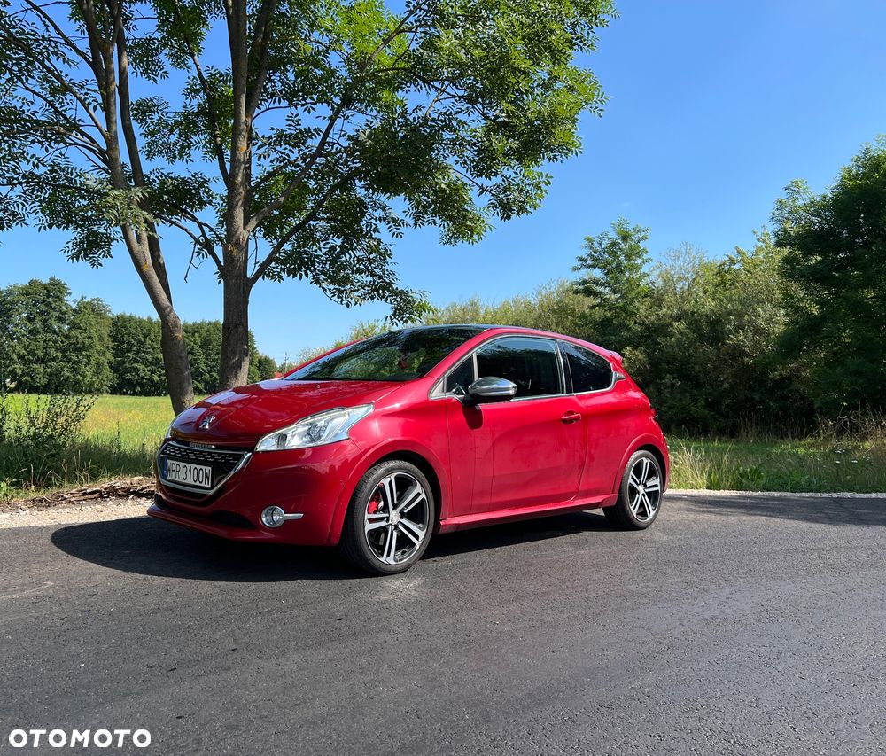 Peugeot 208 1.6 THP GTi - 1