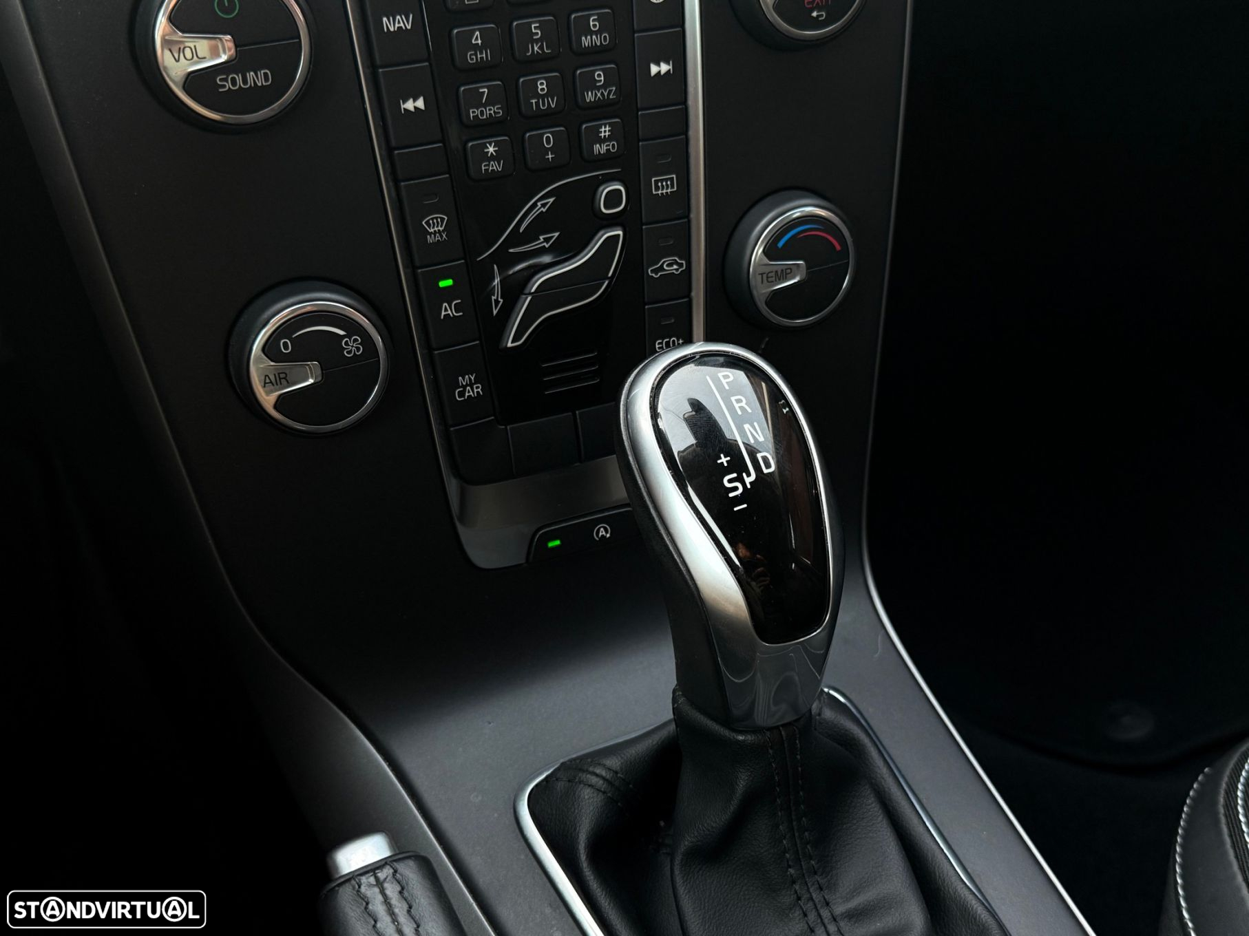 Volvo V40 2.0 D2 Momentum Geartronic - 13