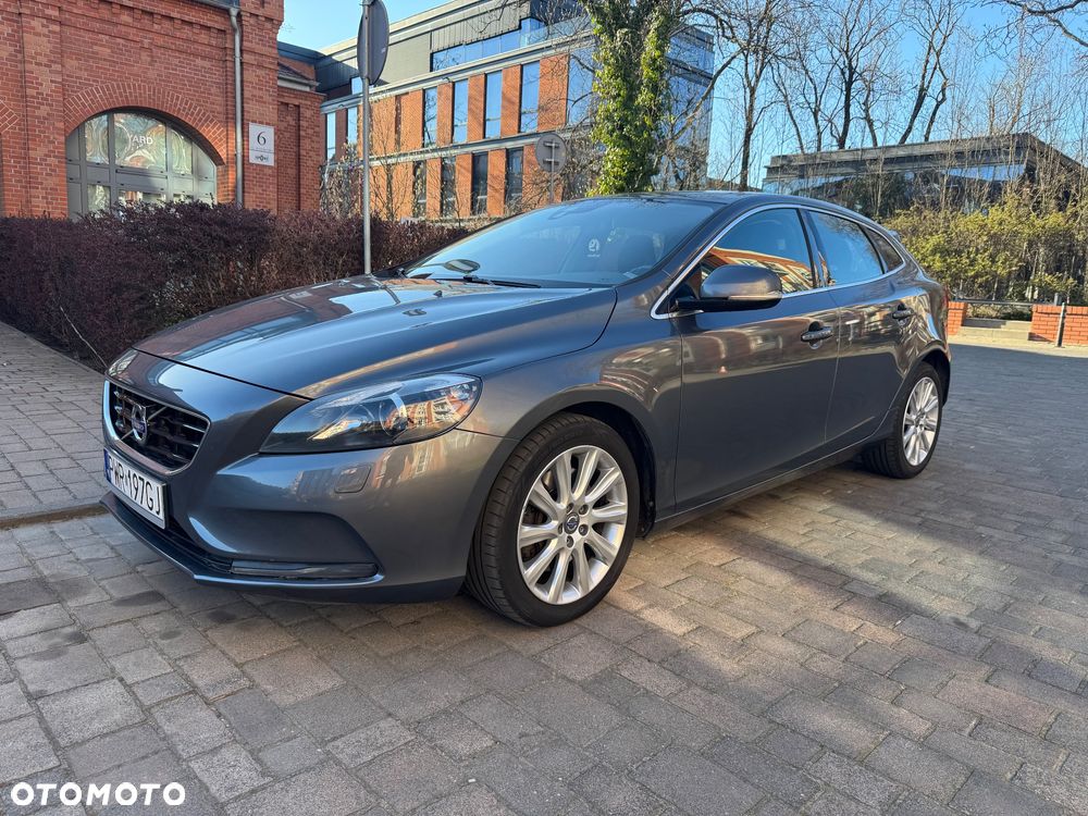 Volvo V40 D3 Momentum - 1