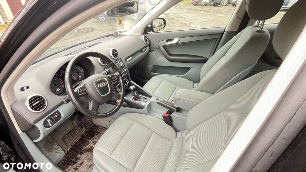 Audi A3 Sportback 1.6 TDI DPF Attraction S tronic - 4