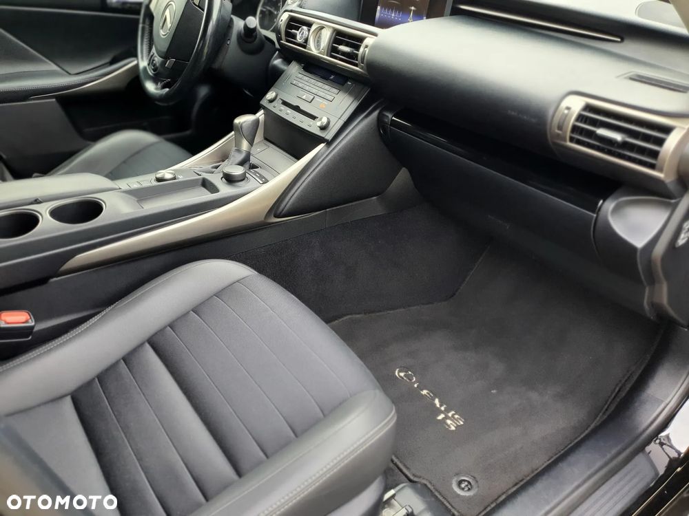 Lexus IS 200t Elite - 13