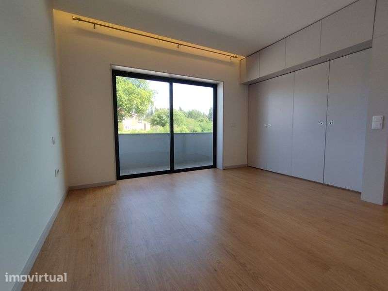 Moradia T3 com garagem fechada e área exterior - Grande imagem: 4/8