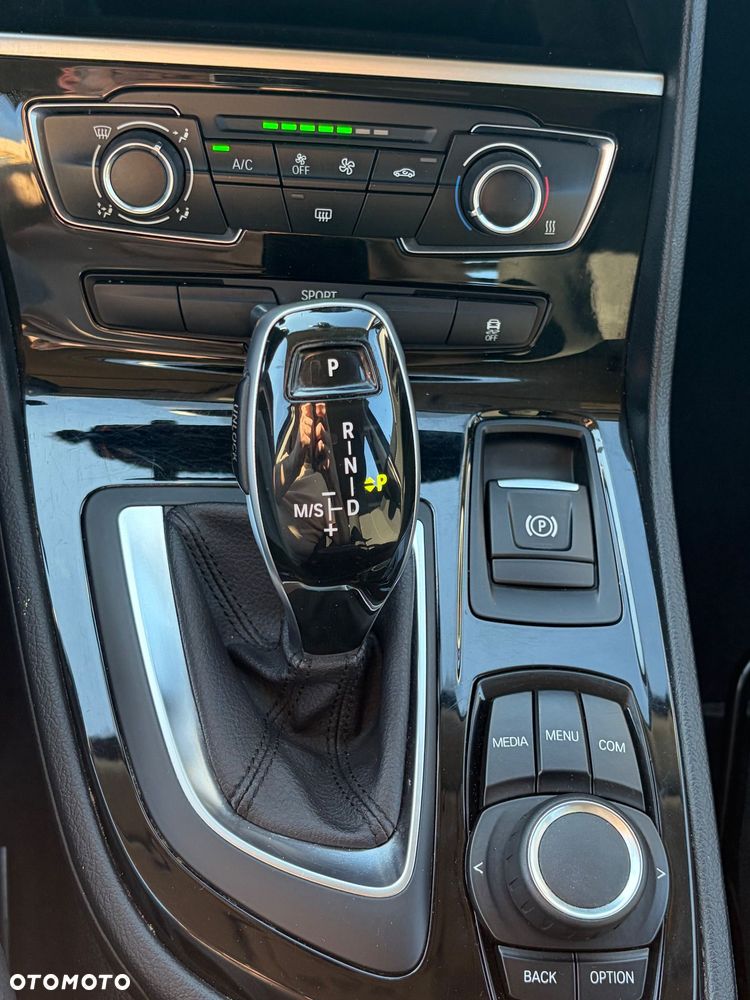 BMW Seria 2 218i Advantage - 16