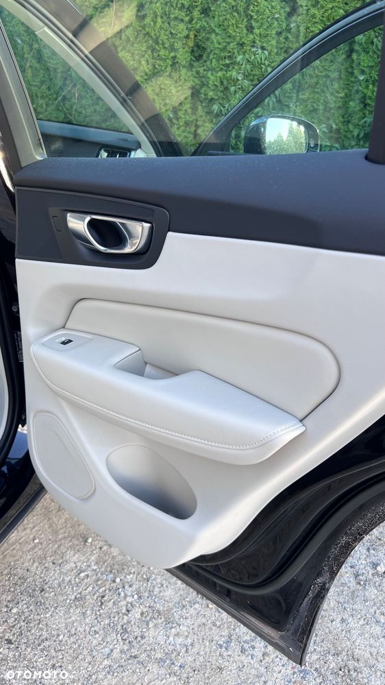 Volvo XC 60 B4 D AWD Plus Bright - 26