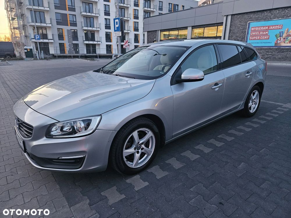 Volvo V60 D4 Geartronic Kinetic - 1