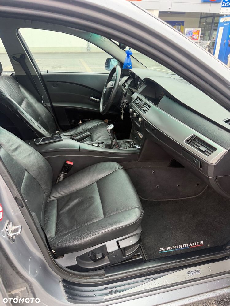 BMW Seria 5 525d - 25