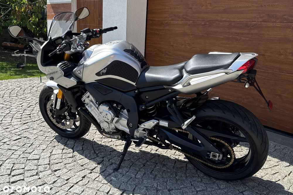 Yamaha FZ - 16