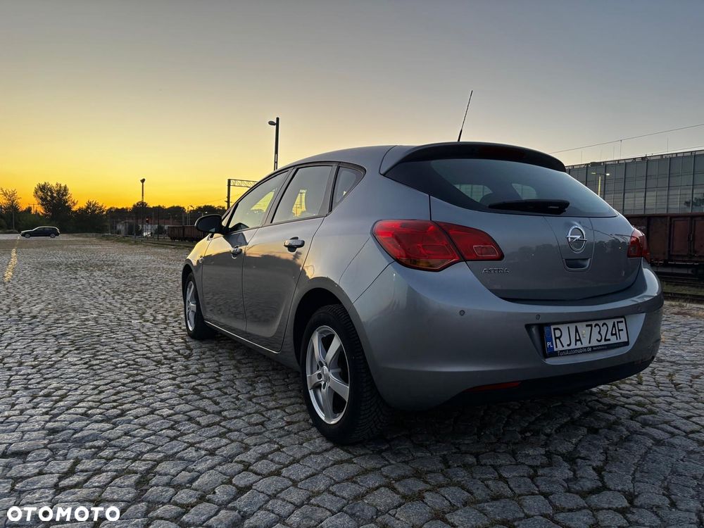 Opel Astra 1.6 - 5
