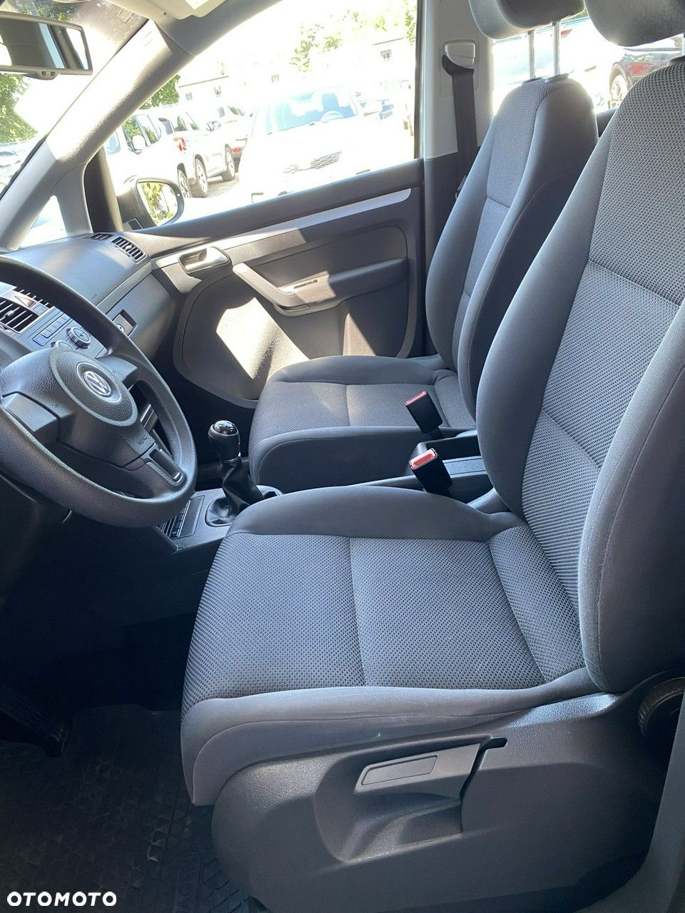 Volkswagen Touran - 12