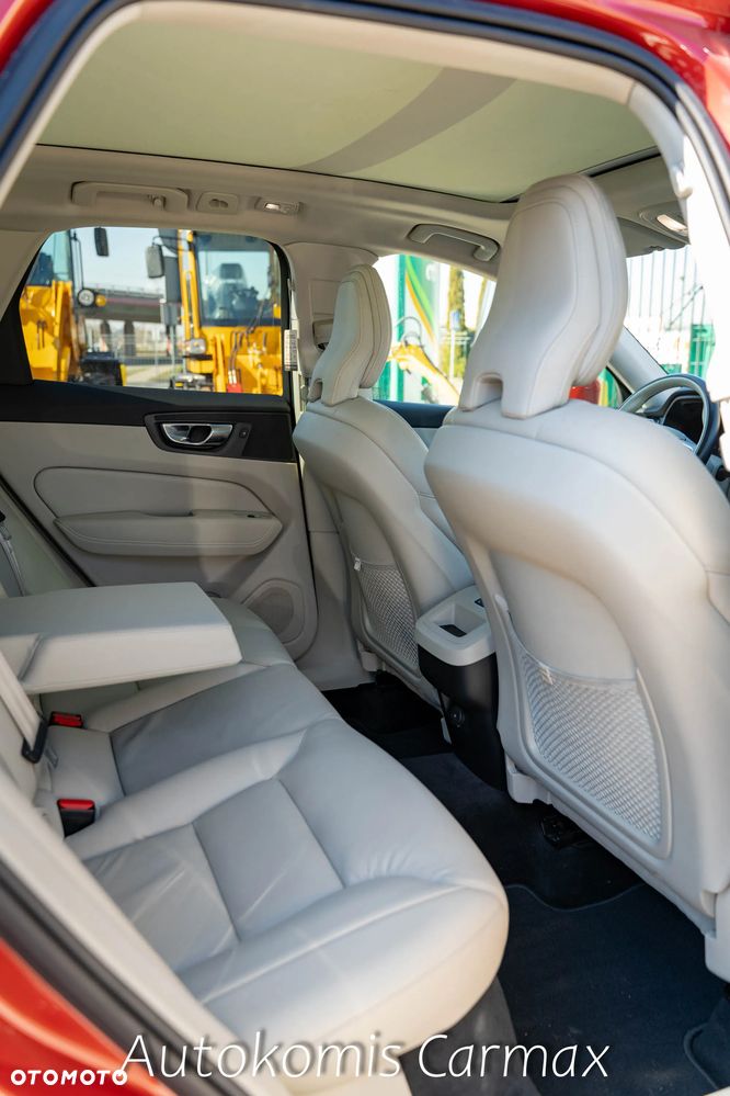 Volvo XC 60 T5 AWD Momentum - 24