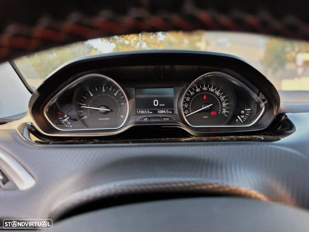 Peugeot 208 1.6 BlueHDi GT Line - 12