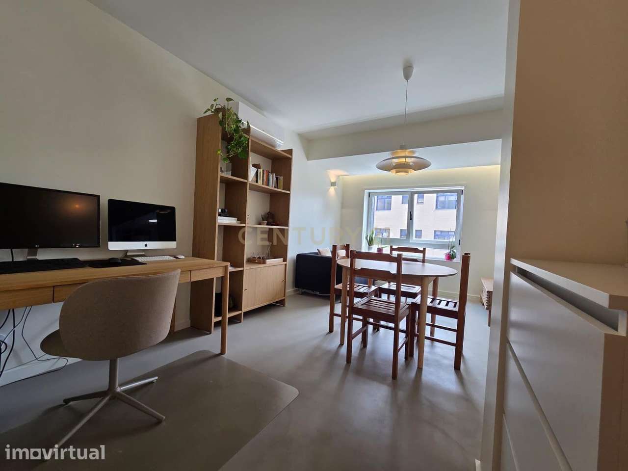 Apartamento T1 | Lugar de Garagem | Varanda | Arrumos | Elevador | Com - Grande imagem: 5/36