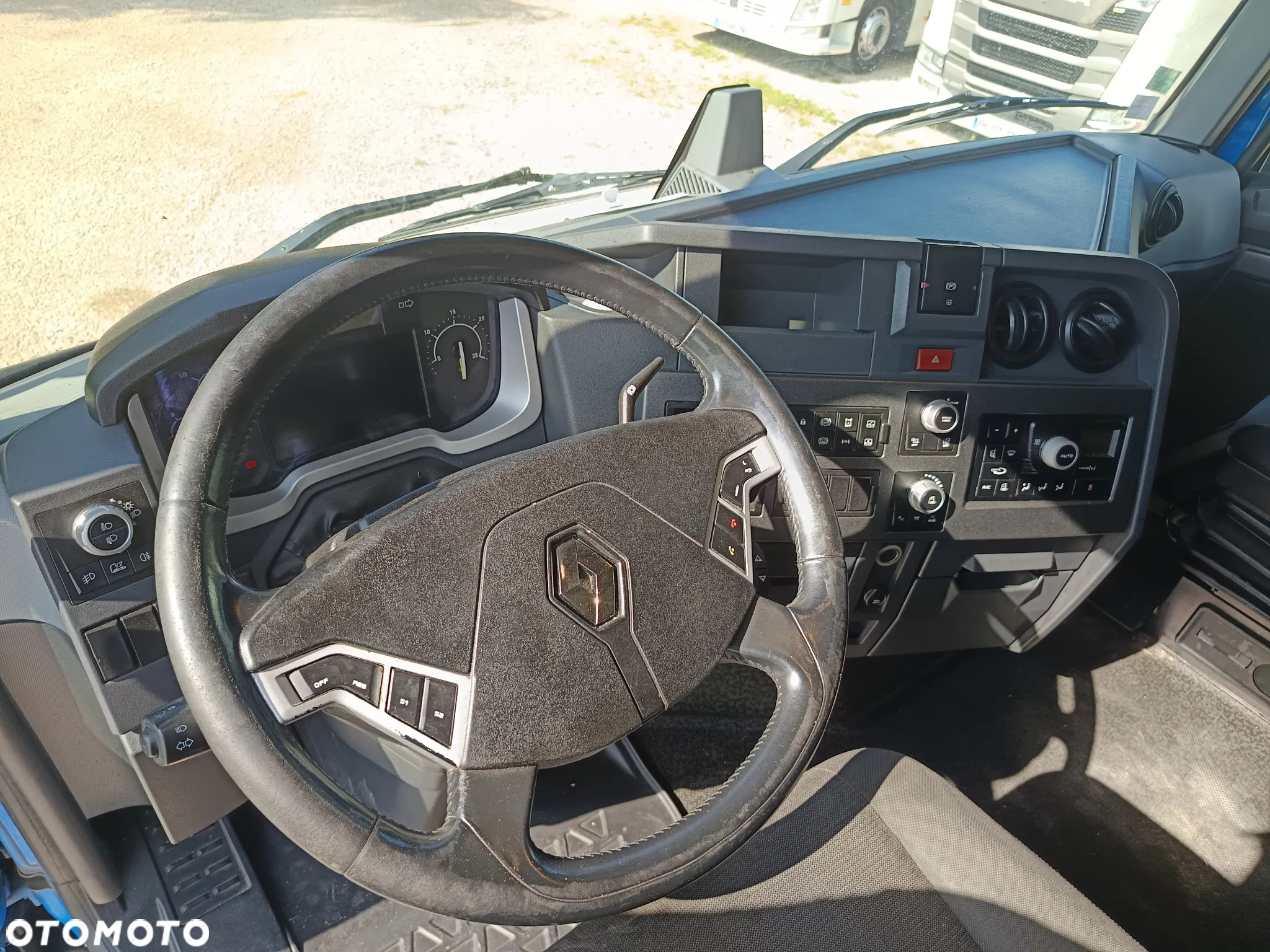 Renault T480 - 12