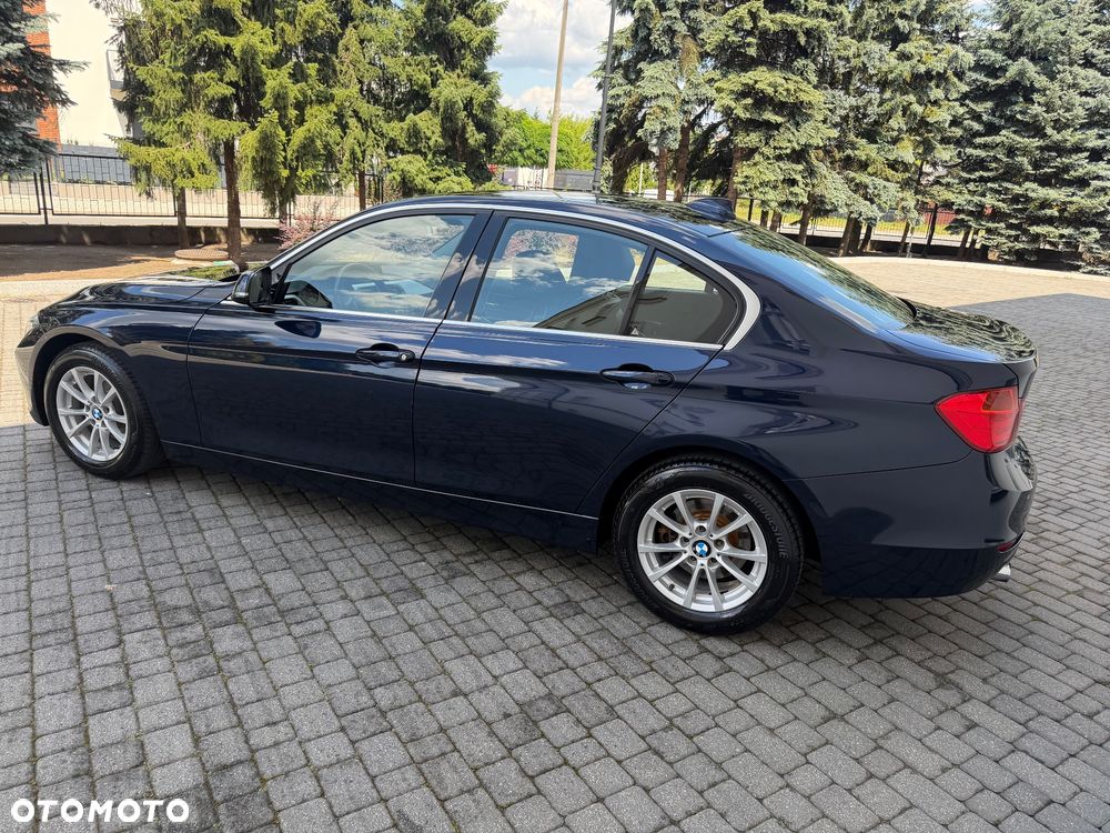 BMW Seria 3 320i Sport-Aut Sport Line - 12