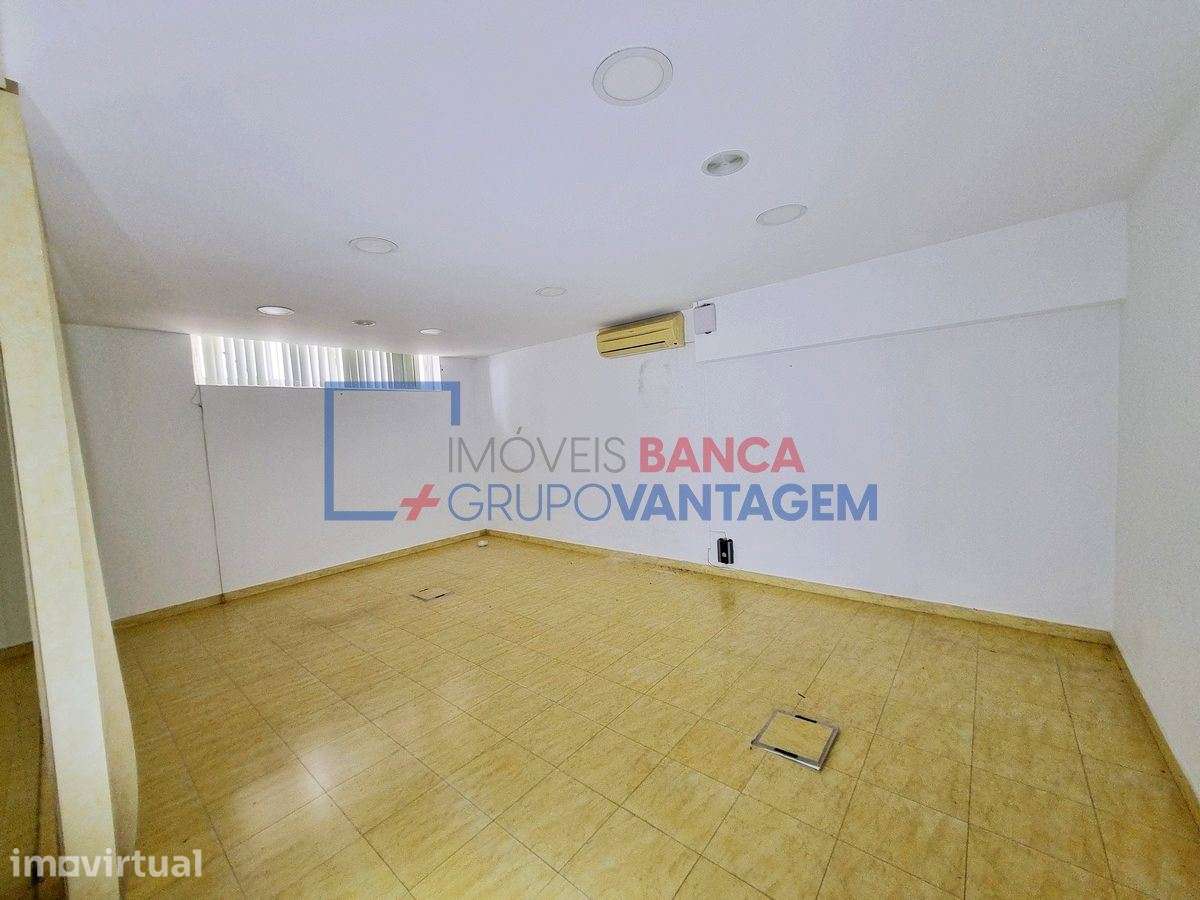 OPORTUNIDADE ÚNICA EM SETÚBAL: 263m² de Versatilidade no Bairro Afo... - Grande imagem: 5/25