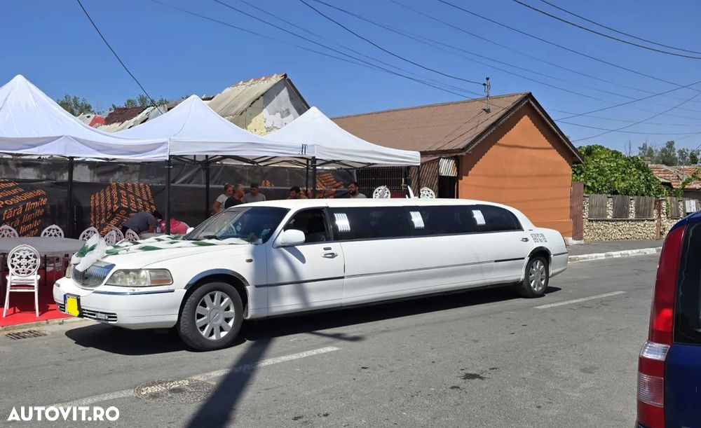 Lincoln Town Car - 1
