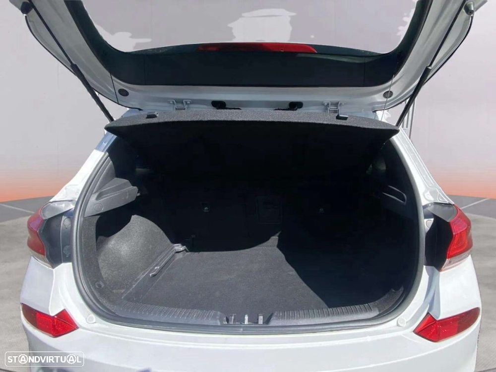 Hyundai i30 1.6 CRDI STyle 7DCT - 18